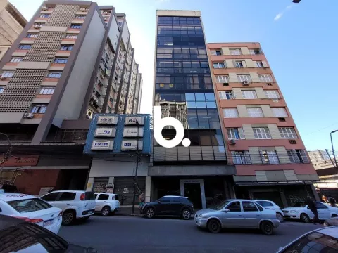 Conjunto com 2 banheiros e 300m² para alugar no bairro Centro, Porto Alegre