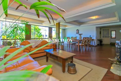 Casa com 3 quartos, 4 banheiros e 280m² à venda no bairro Ipanema, Porto Alegre
