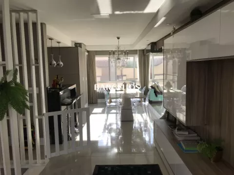 Casa com 4 quartos, 4 banheiros e 230m² à venda no bairro Pedra Redonda, Porto Alegre