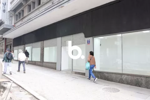 Loja para Locação na Esquina Democrática, Centro Histórico POA